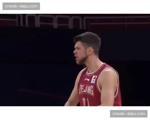 拉科塞维奇曾单场轰53分25篮板打爆广东，具备内线强攻与外线三分能力